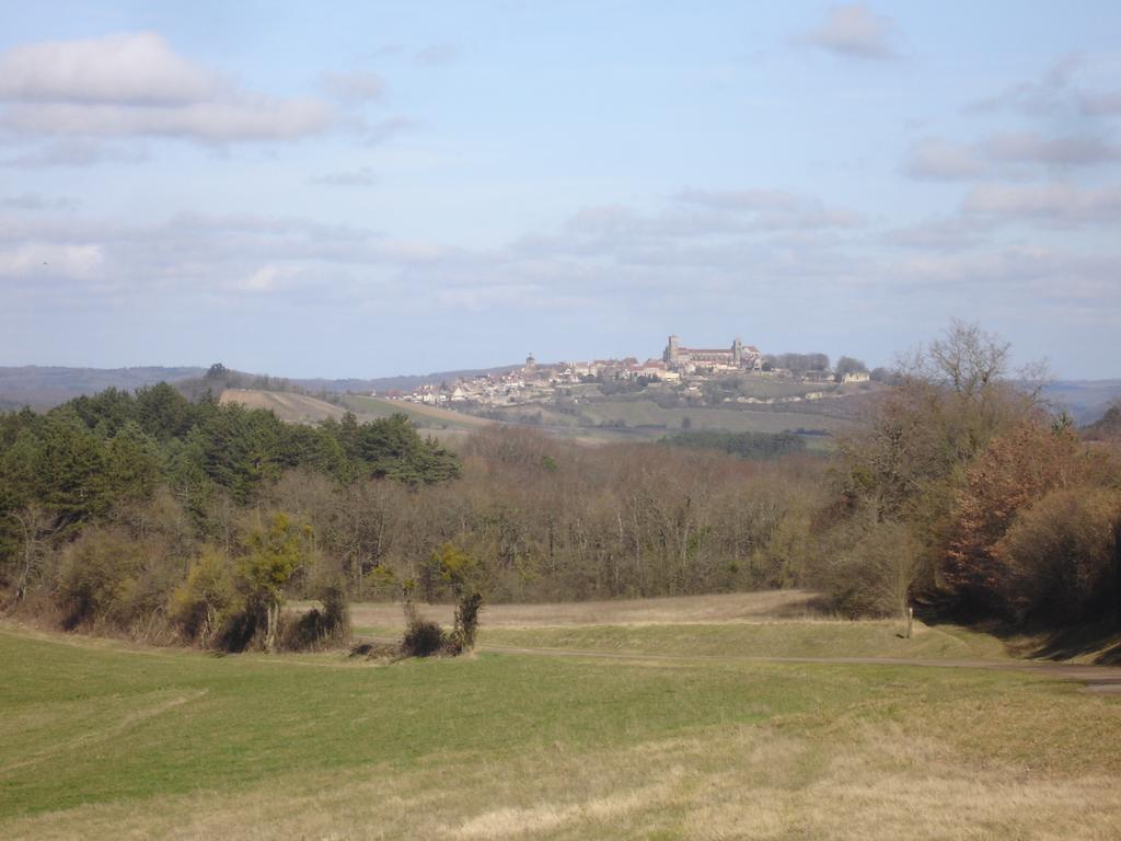 مبيت وإفطار Fontenay-près-Vézelay Au Cheval Bleu المظهر الخارجي الصورة