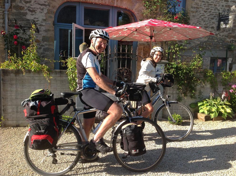 مبيت وإفطار Fontenay-près-Vézelay Au Cheval Bleu المظهر الخارجي الصورة