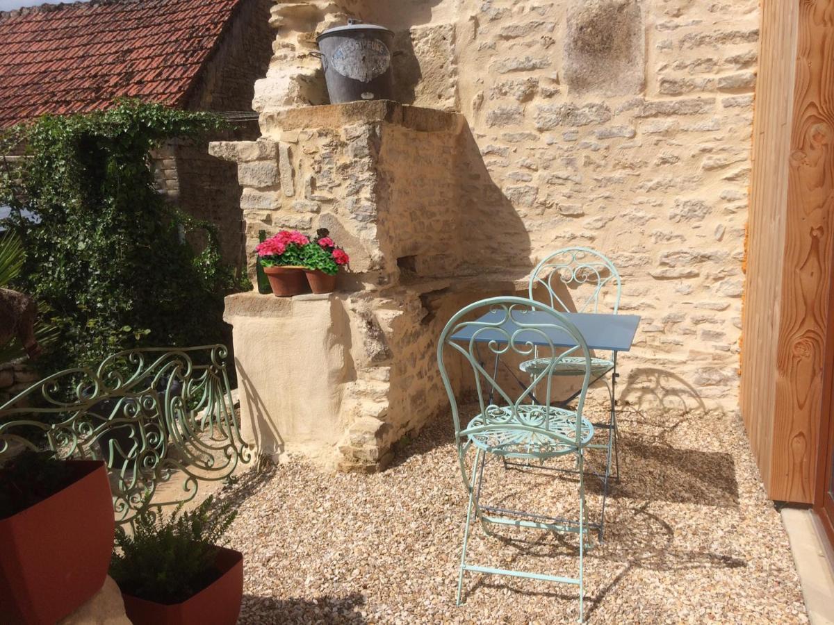 مبيت وإفطار Fontenay-près-Vézelay Au Cheval Bleu المظهر الخارجي الصورة